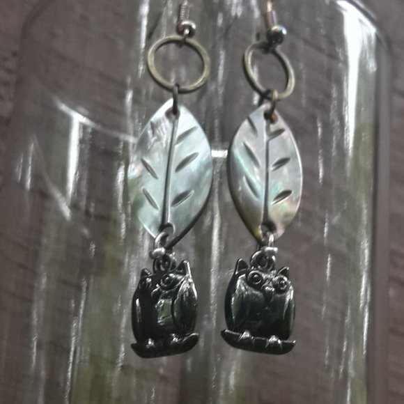 Owl Drop Earrings Mother of Pearl Dangle Feather Leaf Bird Carved Natural Shell - Picture 9 of 11